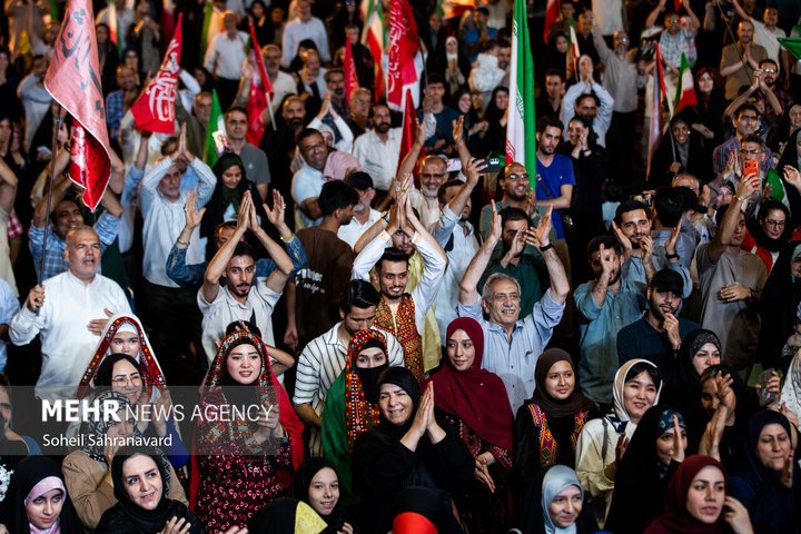 جشن وحدت در میدان انقلاب تهران