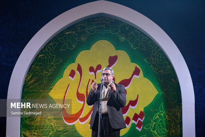 جشن ولادت پیامبر اکرم صلی‌الله‌علیه‌وآله در میدان انقلاب