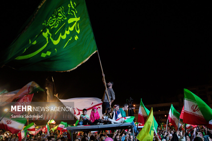 جشن ولادت پیامبر اکرم صلی‌الله‌علیه‌وآله در میدان انقلاب