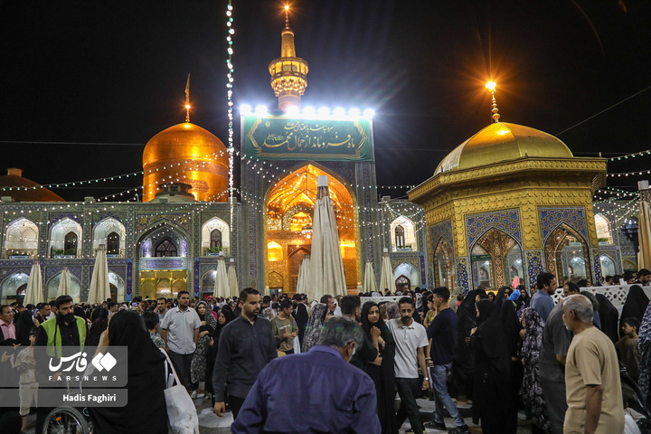 حرم رضوی در شب ۱۷ ربیع الاول