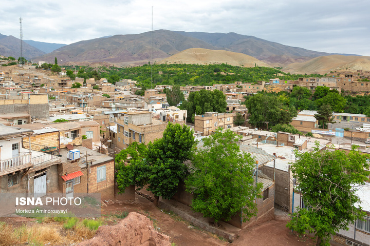 خور؛ شهر پلکانی در دامنه‌های بینالود