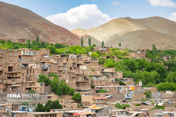 خور؛ شهر پلکانی در دامنه‌های بینالود