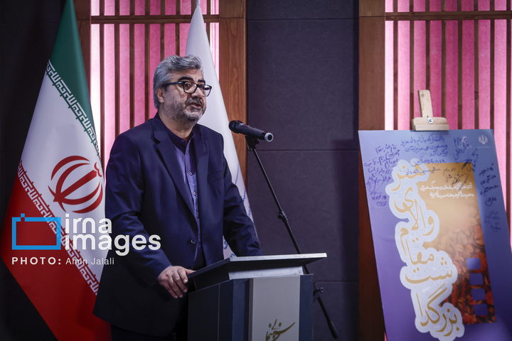 مراسم اهدای نشان درجه یک هنری به «علیرضا داوودنژاد»