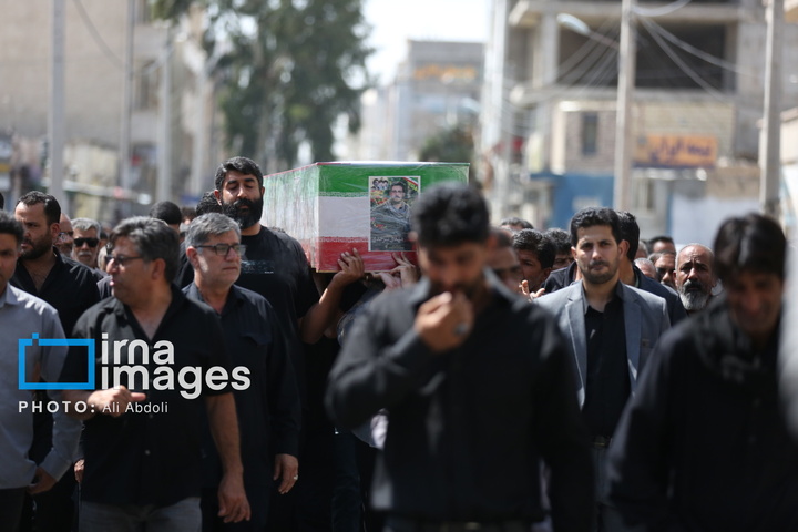 تشییع پیکر دو شهید حادثه تروریستی سراوان در زاهدان