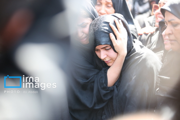 تشییع پیکر دو شهید حادثه تروریستی سراوان در زاهدان
