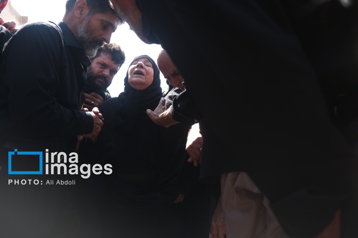 تشییع پیکر دو شهید حادثه تروریستی سراوان در زاهدان