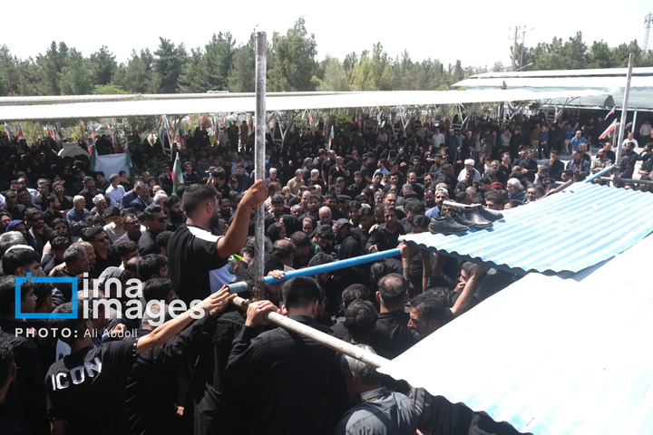 تشییع پیکر دو شهید حادثه تروریستی سراوان در زاهدان