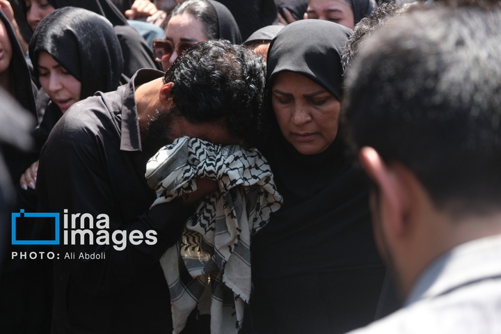 تشییع پیکر دو شهید حادثه تروریستی سراوان در زاهدان