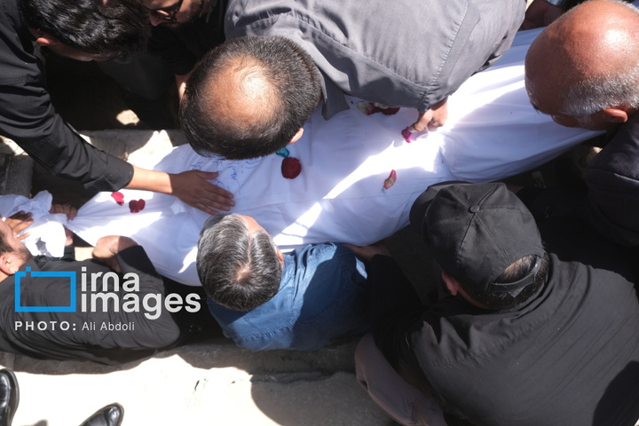 تشییع پیکر دو شهید حادثه تروریستی سراوان در زاهدان