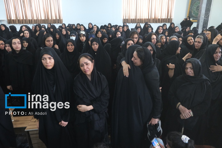 تشییع پیکر دو شهید حادثه تروریستی سراوان در زاهدان