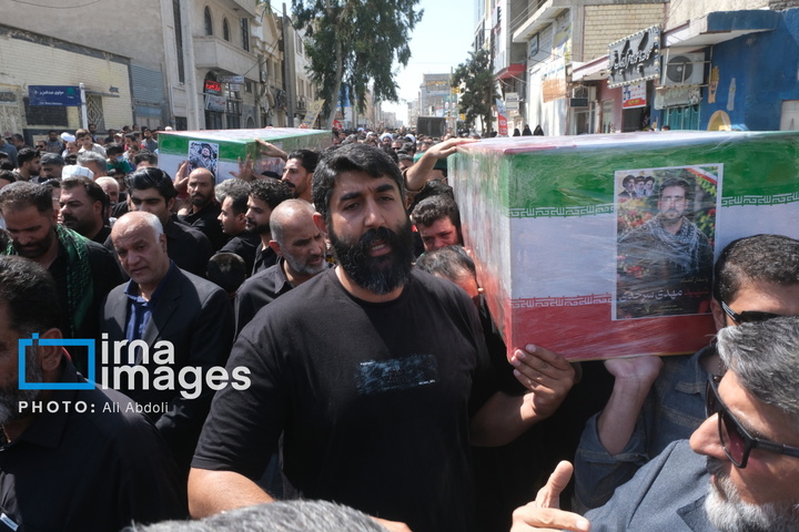 تشییع پیکر دو شهید حادثه تروریستی سراوان در زاهدان