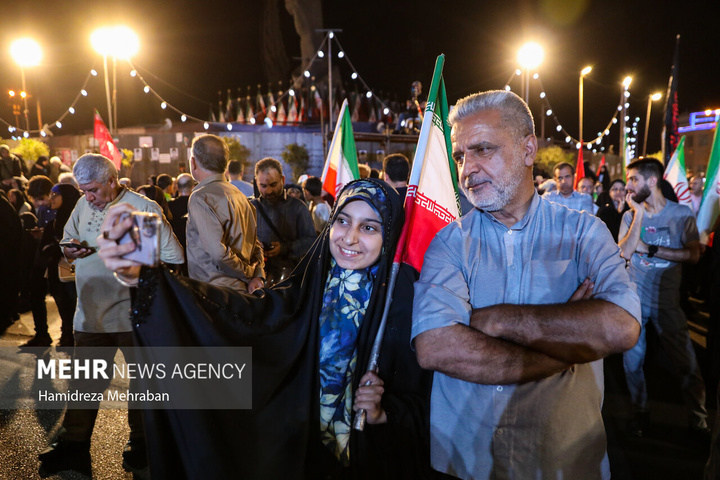 دویستمین شب اجتماع مردمی در میدان انقلاب