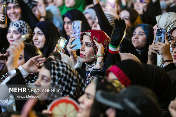 دویستمین شب اجتماع مردمی در میدان انقلاب