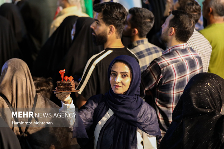 دویستمین شب اجتماع مردمی در میدان انقلاب