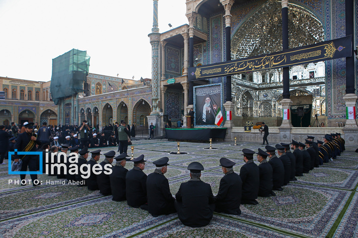 تعویض‌ پرچم‌گنبد حرم‌مطهر حضرت‌معصومه سلام الله علیها