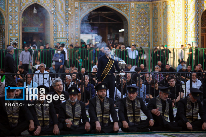 تعویض‌ پرچم‌گنبد حرم‌مطهر حضرت‌معصومه سلام الله علیها