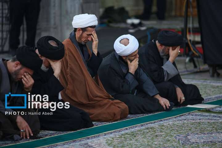 تعویض‌ پرچم‌گنبد حرم‌مطهر حضرت‌معصومه سلام الله علیها