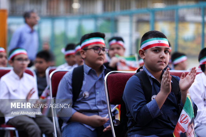 زنگ آغاز سال تحصیلی در مدرسه آسیب‌دیده از جنگ