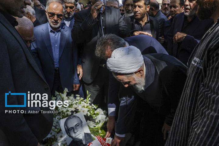 تشییع پیکر زنده یاد «احمد ناطق نوری»