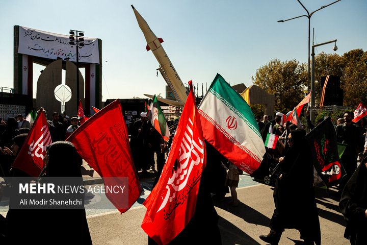 زنجیره انسانی «جان‌فدا» در مشهد