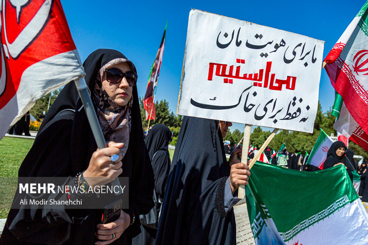 زنجیره انسانی «جان‌فدا» در مشهد