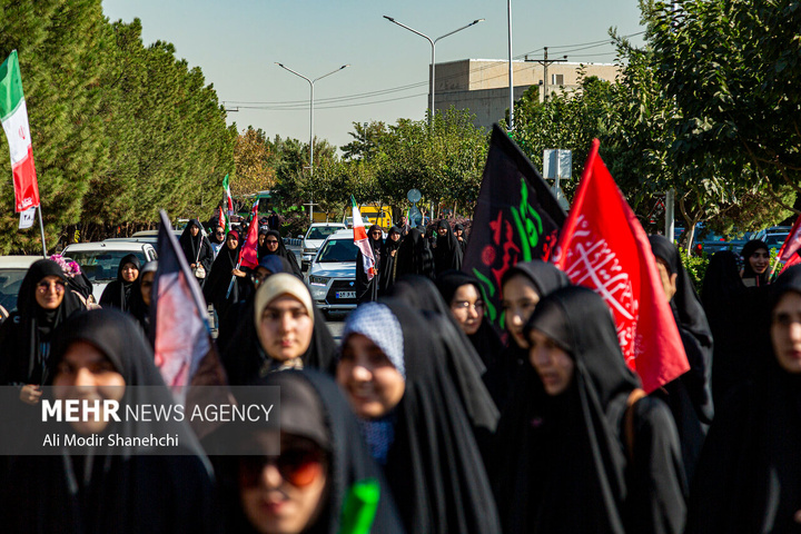 زنجیره انسانی «جان‌فدا» در مشهد