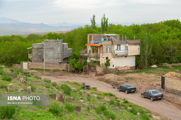 یک سال با اهالی «برزنون»، روستایی در دامنه کوه اردلان