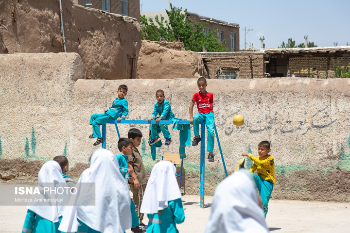 یک سال با اهالی «برزنون»، روستایی در دامنه کوه اردلان