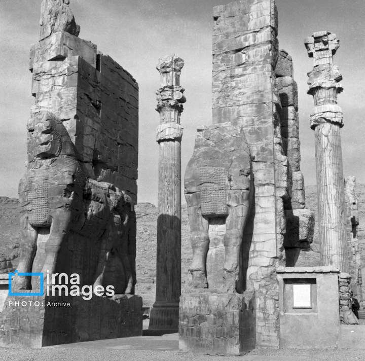 «تخت جمشید» در دهه ۱۳۴۰