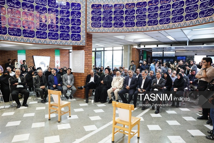 رونمایی از یادمان شهدای دبستان شجره طیبه میناب