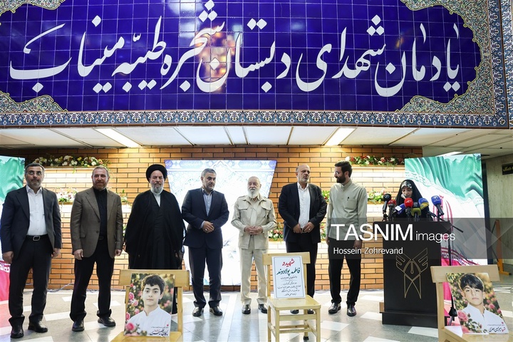 رونمایی از یادمان شهدای دبستان شجره طیبه میناب