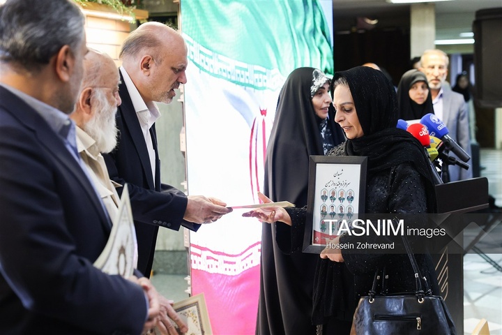 رونمایی از یادمان شهدای دبستان شجره طیبه میناب