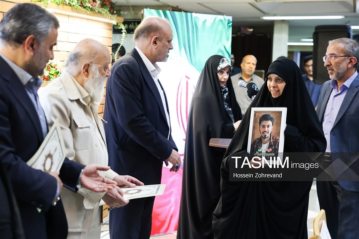 رونمایی از یادمان شهدای دبستان شجره طیبه میناب