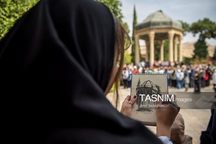 آیین گلباران آرامگاه حافظ شیرازی