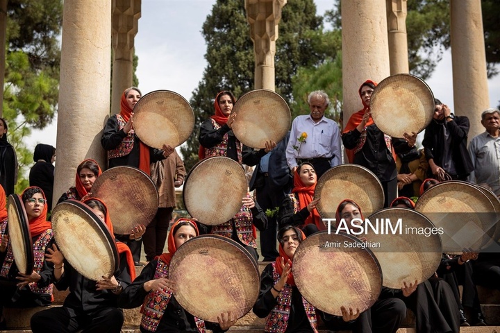 آیین گلباران آرامگاه حافظ شیرازی