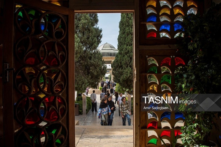 آیین گلباران آرامگاه حافظ شیرازی