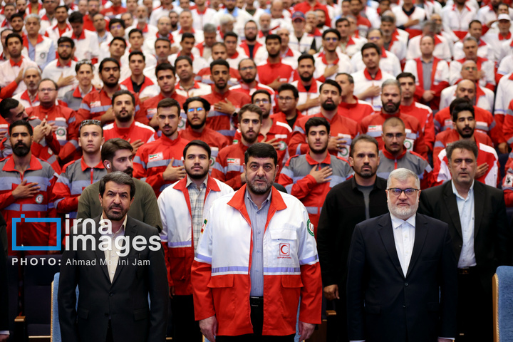 تجلیل از امدادگران هلال احمر