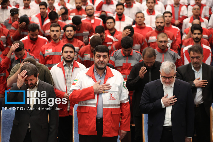 تجلیل از امدادگران هلال احمر