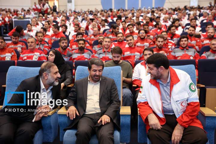 تجلیل از امدادگران هلال احمر