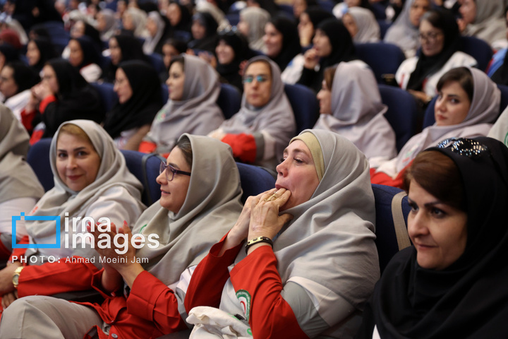 تجلیل از امدادگران هلال احمر
