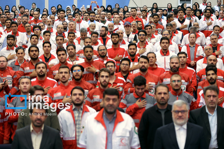 تجلیل از امدادگران هلال احمر