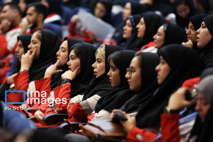 تجلیل از امدادگران هلال احمر