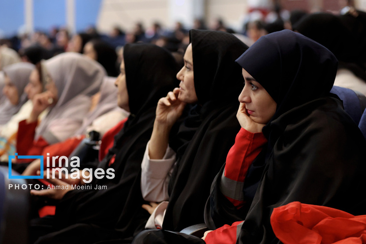 تجلیل از امدادگران هلال احمر