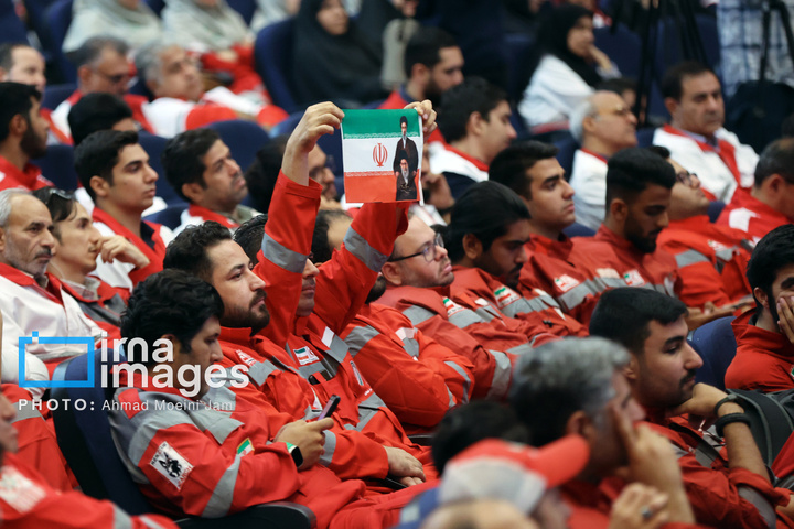 تجلیل از امدادگران هلال احمر