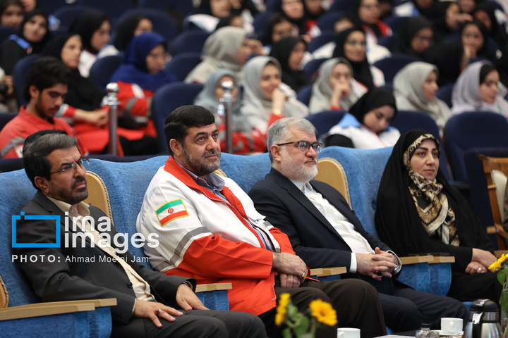 تجلیل از امدادگران هلال احمر