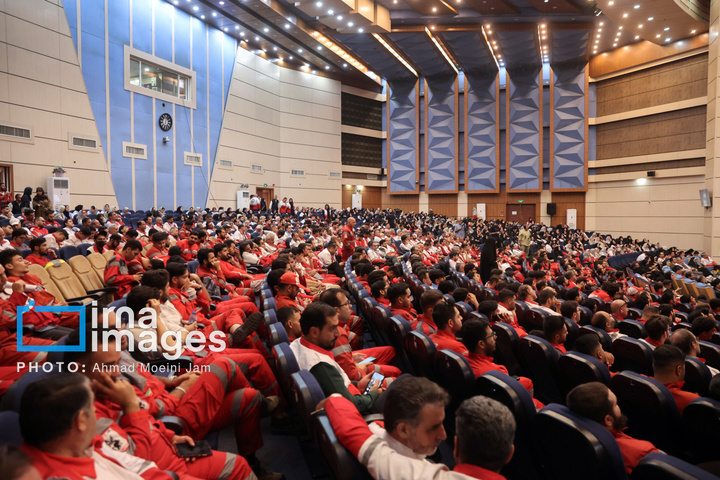 تجلیل از امدادگران هلال احمر