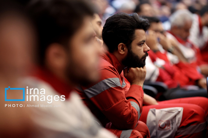 تجلیل از امدادگران هلال احمر