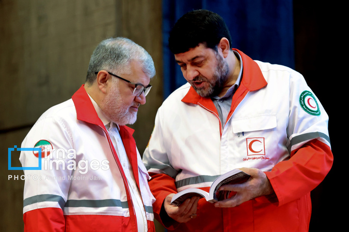 تجلیل از امدادگران هلال احمر