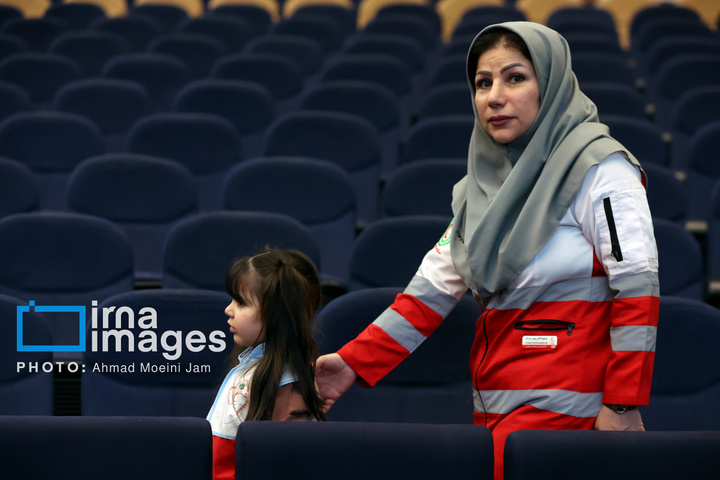 تجلیل از امدادگران هلال احمر