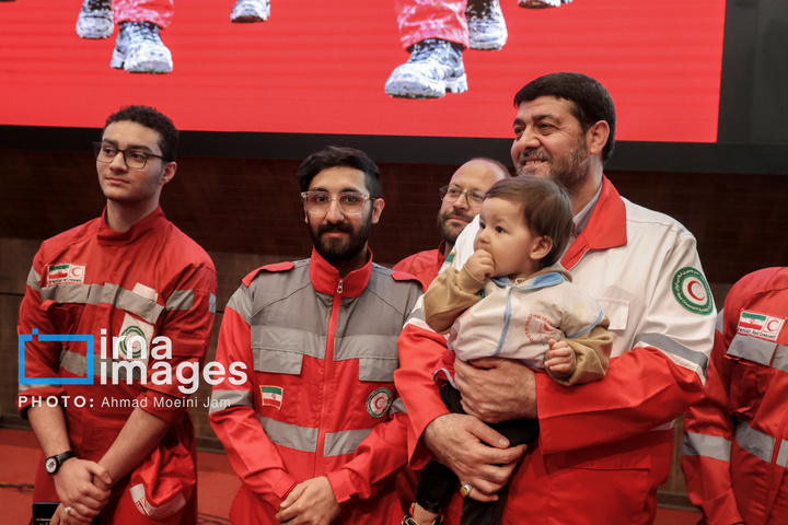 تجلیل از امدادگران هلال احمر